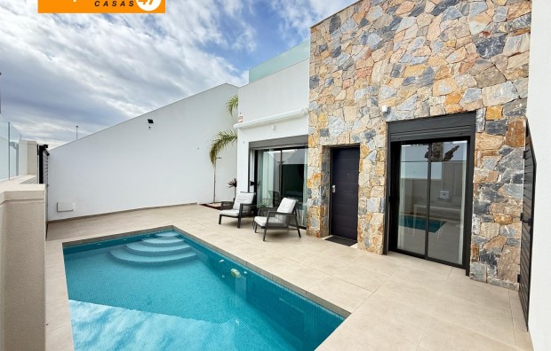 Villa / Semi pareado - Venta - Pilar de la Horadada - Zona Pueblo