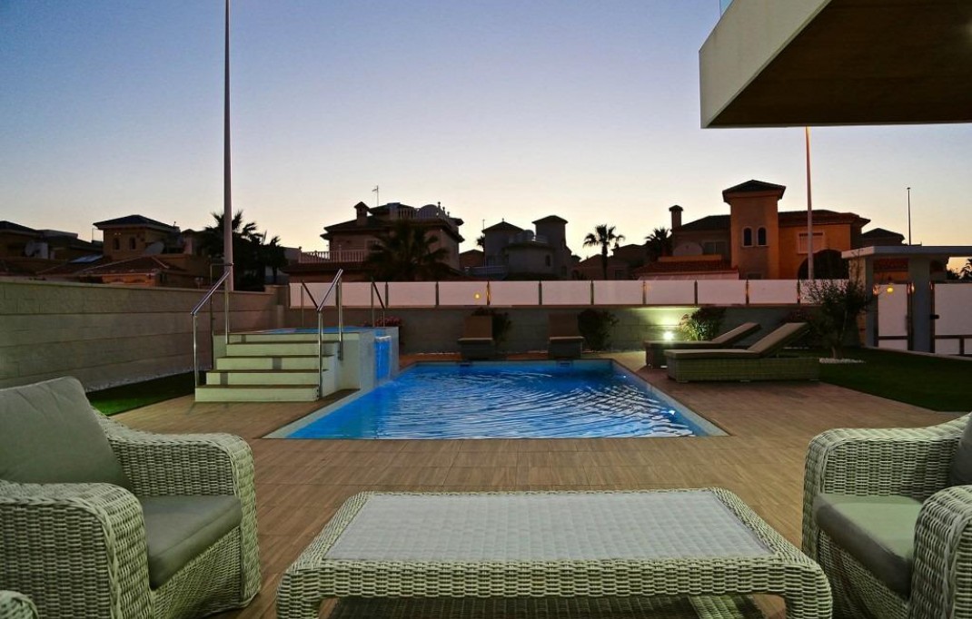 Nueva construcción  - Villa - Orihuela Costa - Campoamor