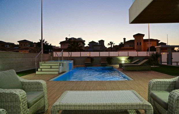 Nueva construcción  - Villa - Orihuela Costa - Campoamor