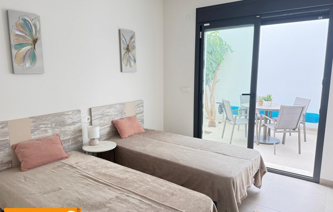 Sales - Villa / Semi semi-detached - Pilar de la Horadada - Zona Pueblo