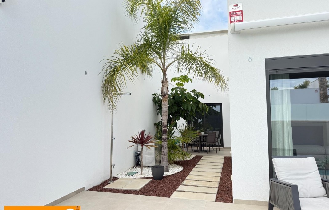 Sales - Villa / Semi semi-detached - Pilar de la Horadada - Zona Pueblo