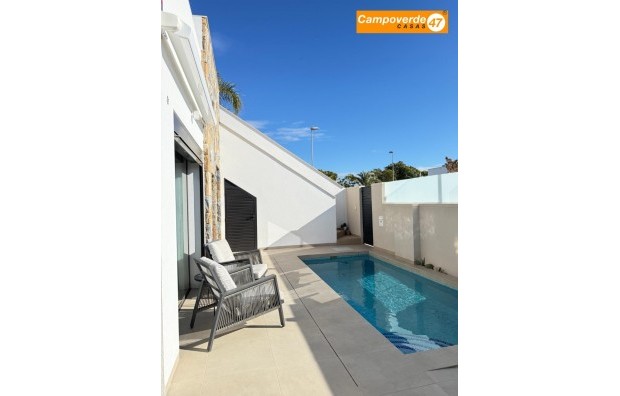 Sales - Villa / Semi semi-detached - Pilar de la Horadada - Zona Pueblo