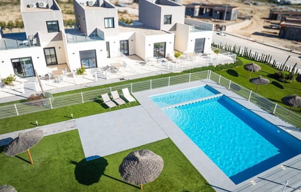 Nueva construcción  - Villa - BAÑOS Y MENDIGO - Altaona Golf